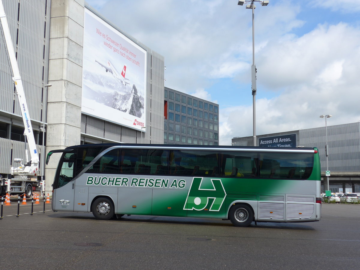 (170'009) - Bucher, Luzern - LU 15'566 - Setra am 14. April 2016 in Z�rich, Flughafen