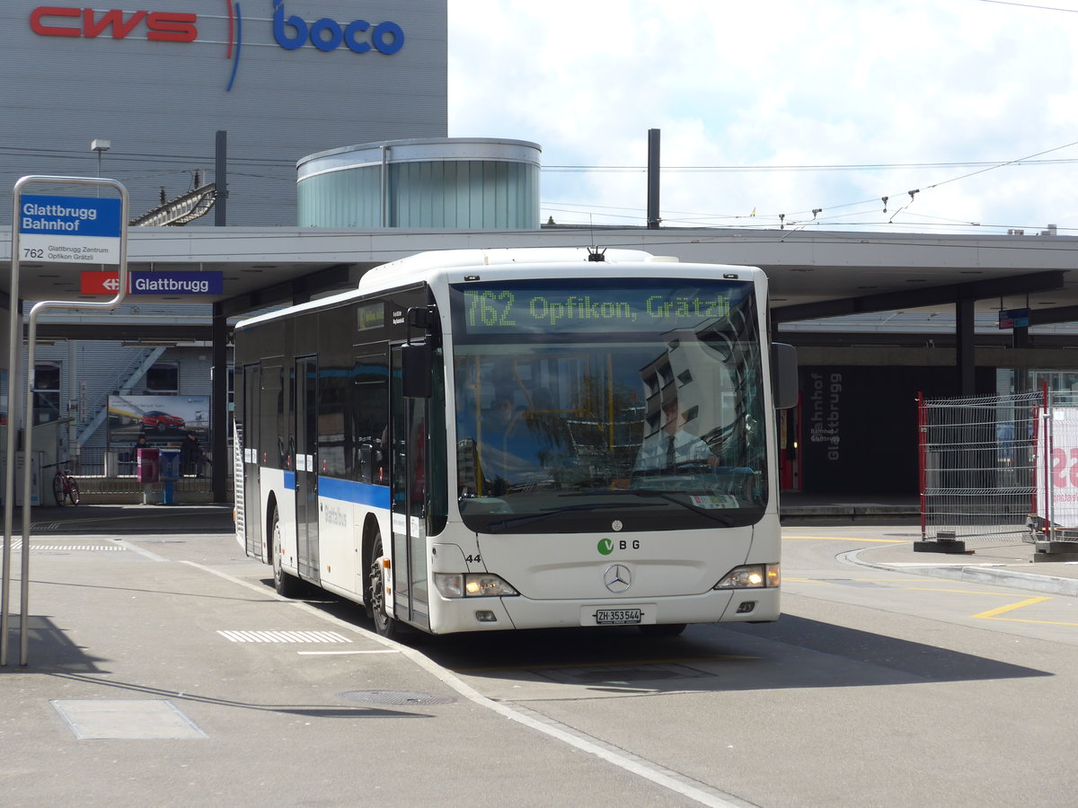 (170'024) - Maag, Kloten - Nr. 44/ZH 353'544 - Mercedes (ex Vorf�hrfahrzeug) am 14. April 2016 beim Bahnhof Glattbrugg