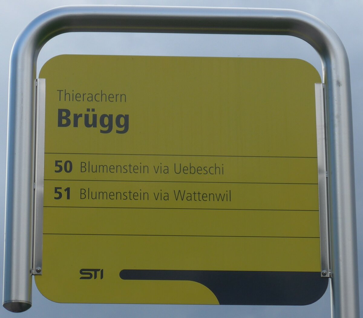 (170'146) - STI-Haltestellenschild - Uetendorf, Br�gg - am 16. April 2016
