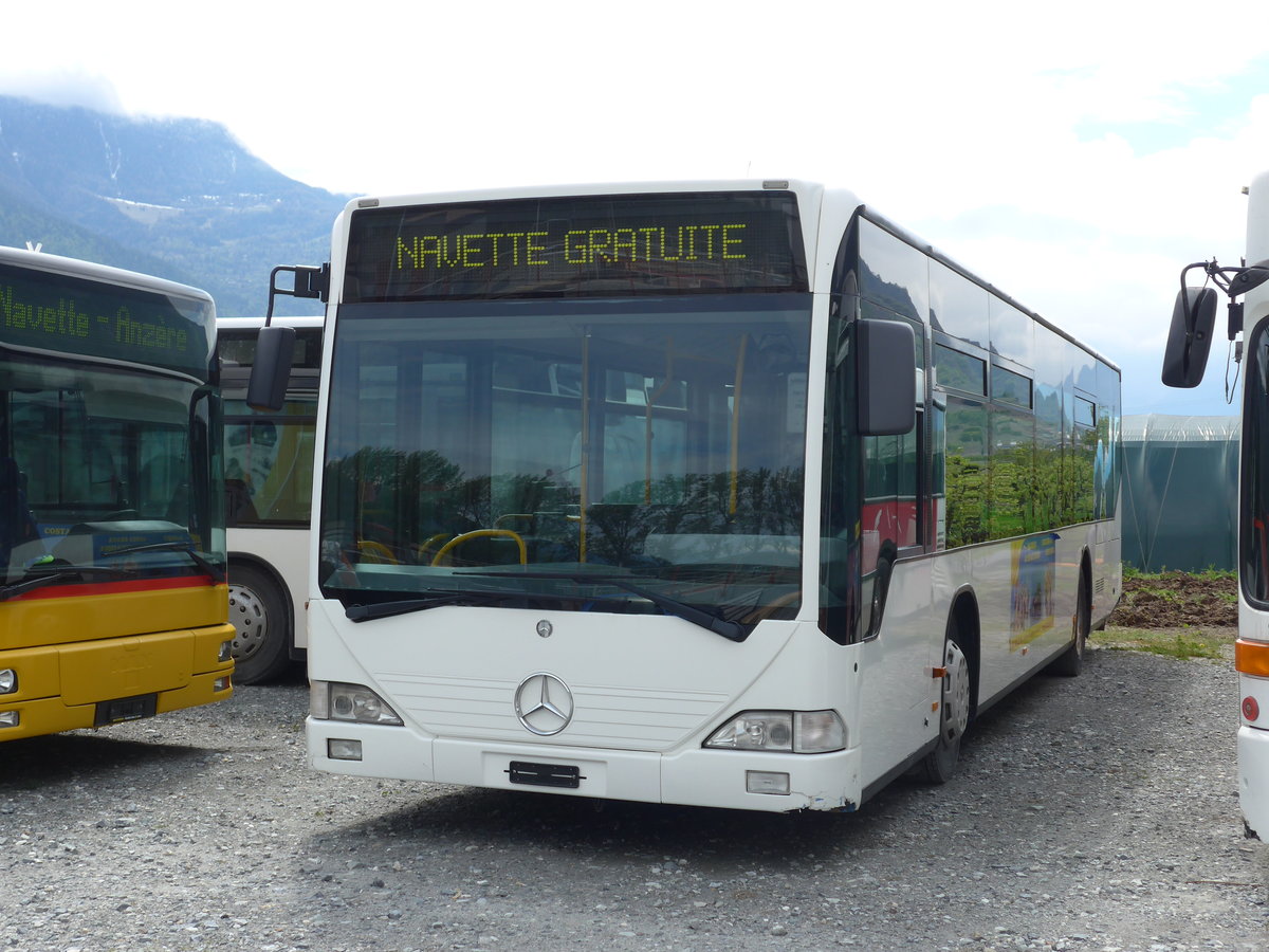 (170'209) - Buchard, Leytron - Mercedes (ex Ryffel, Uster Nr. 69; ex Welti-Furrer, Z�rich Nr. 53; ex Fr�hlich, Z�rich Nr. 608) am 24. April 2016 in Leytron, Garage