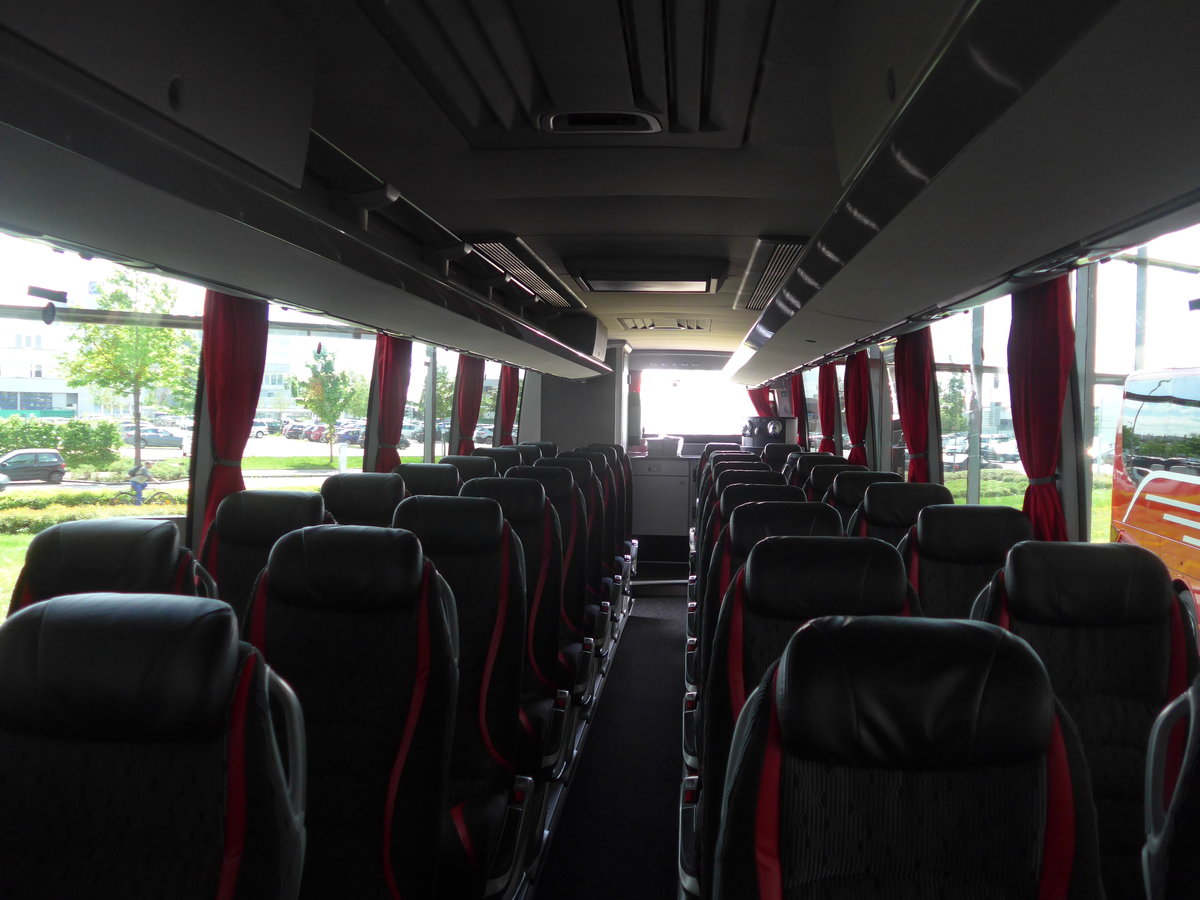 (171'144) - F�r die Schweiz: AFA Adelboden - Nr. 15/BE 26'702 - Setra am 20. Mai 2016 in Neu-Ulm, Setrawerk (Innenaufnahme)