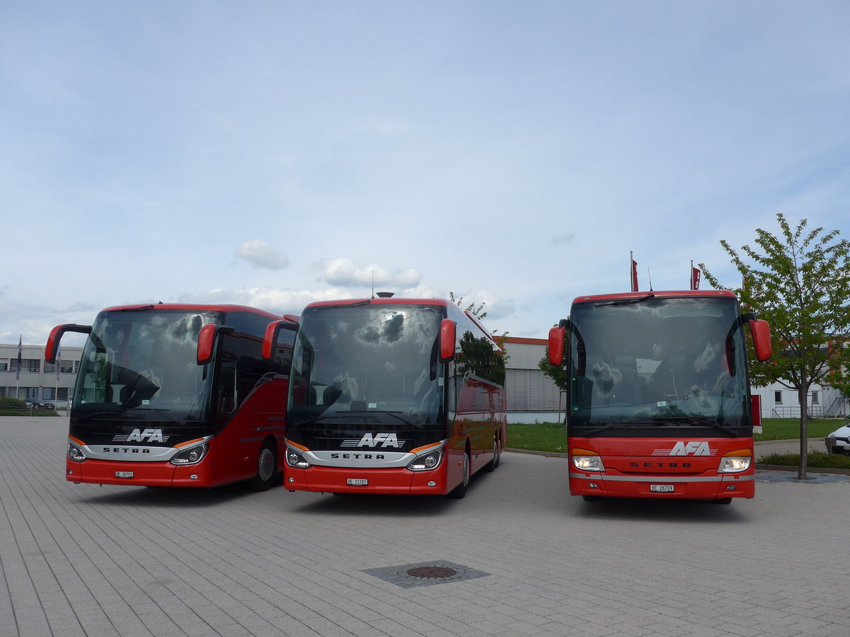 (171'196) - F�r/Aus der Schweiz: AFA Adelboden - Nr. 15/BE 26'702 + Nr. 16/BE 21'181 - Setra + Nr. 23/BE 26'709 - Setra (ex Blaguss, A-Wien Nr. 5402) am 20. Mai 2016 in Neu-Ulm, Setrawerk