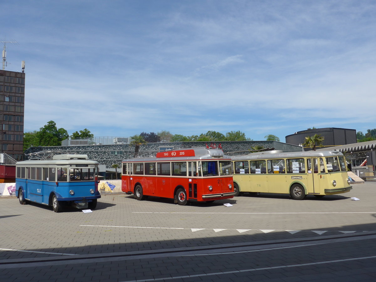 (171'253) - TL Lausanne (R�trobus) - Nr. 2 - FBW/Eggli Trolleybus (ex Nr. 3) + VB Biel - Nr. 21 - Berna/Hess Trolleybus + TN Neuch�tel (R�trobus) - Nr. 6 - FBW/T�scher Trolleybus (ex VBZ Z�rich Nr. 53) am 22. Mai 2016 in Luzern, Verkehrshaus