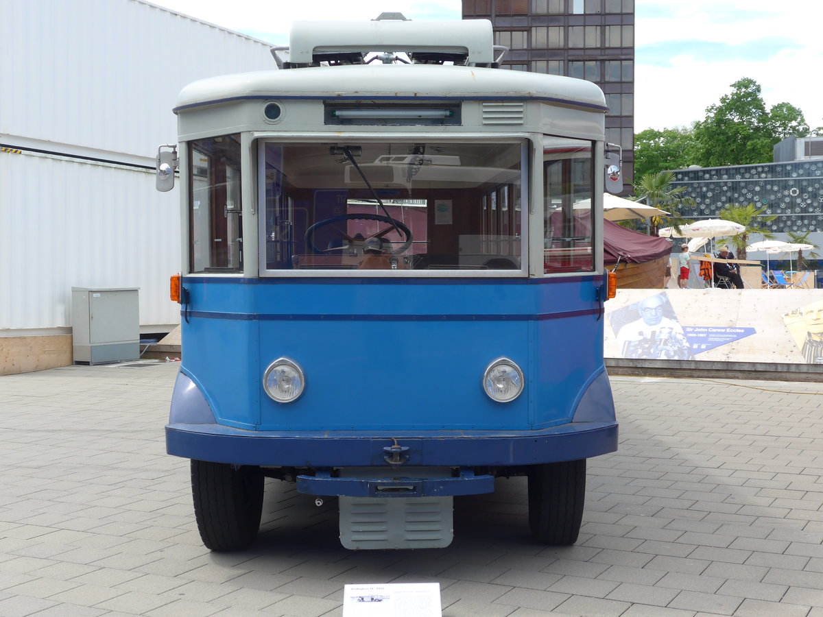 (171'326) - TL Lausanne (R�trobus) - Nr. 2 - FBW/Eggli Trolleybus (ex Nr. 3) am 22. Mai 2016 in Luzern, Verkehrshaus