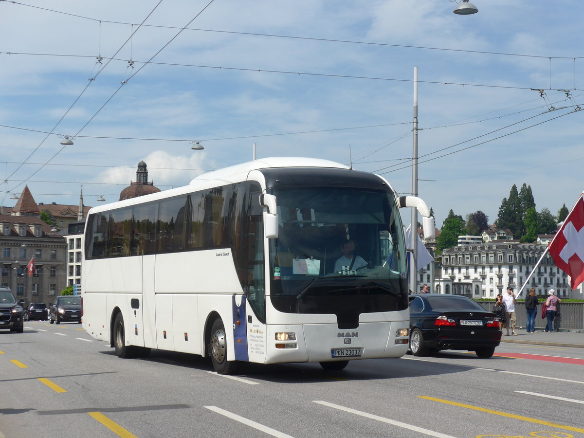 (171'376) - Aus Polen: Walerianczyk, Piotrkowice - PKN 23'032 - MAN am 22. Mai 2016 in Luzern, Bahnhofbr�cke