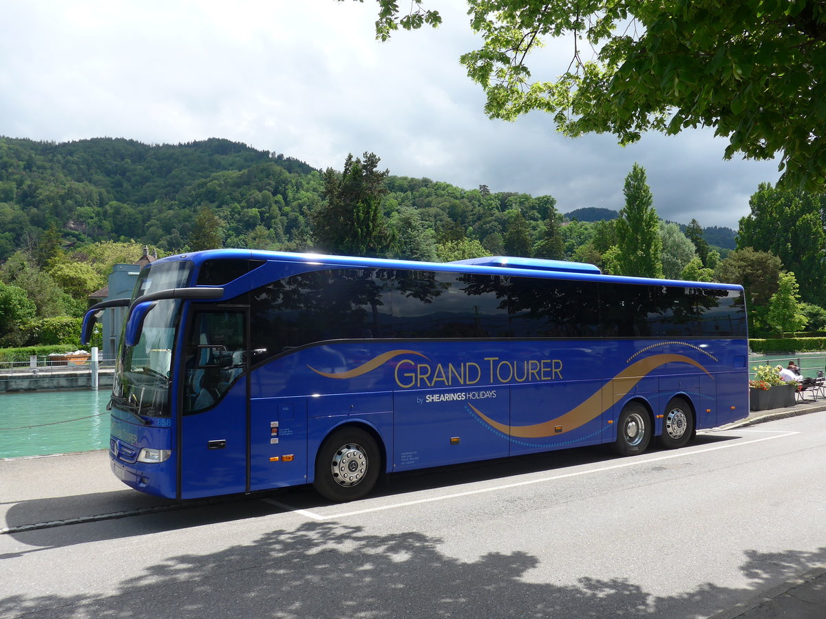 (171'543) - Aus England: Shearings, Wigan - Nr. 858/BJ16 KXU - Mercedes am 1. Juni 2016 bei der Schiffl�ndte Thun