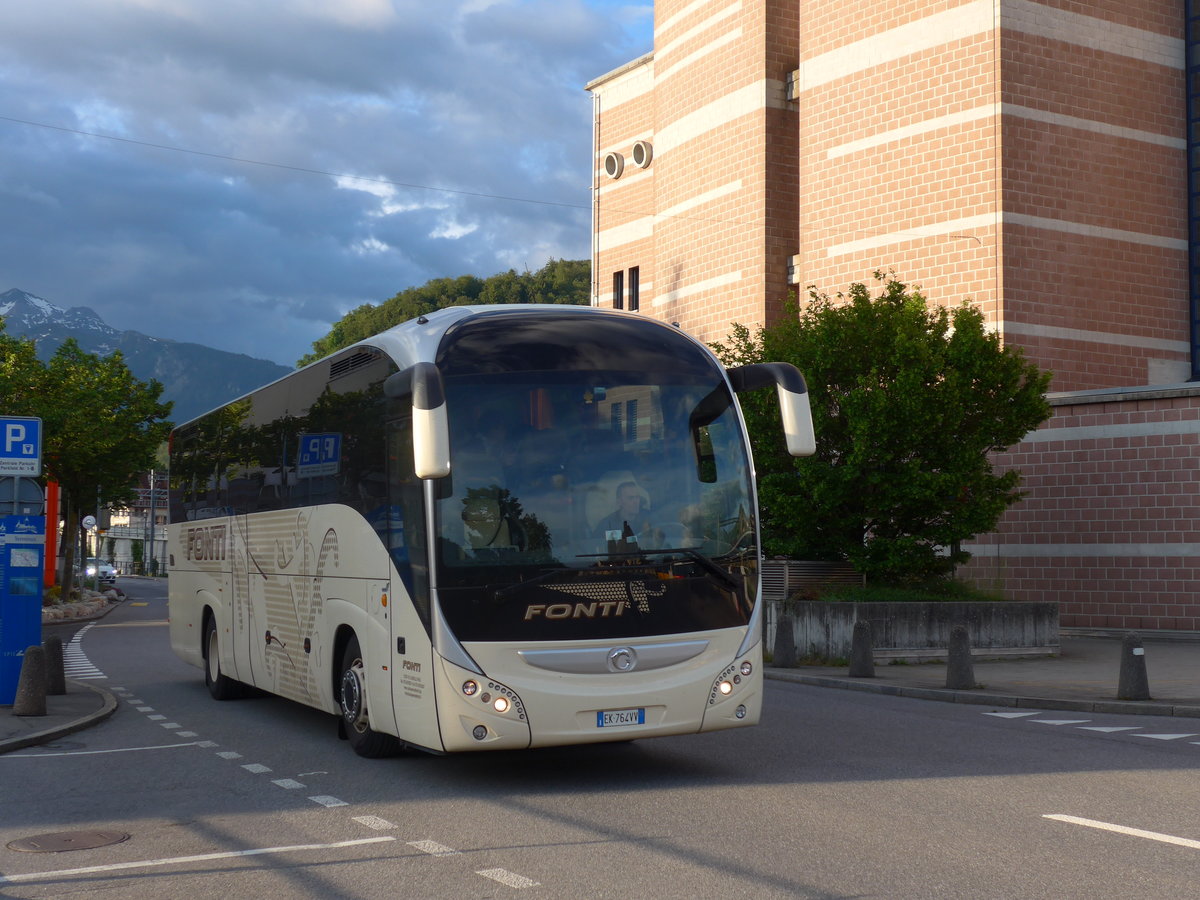 (171'685) - Aus Italien: Fonti, Citt� di Castello - EK-764 VV - Irisbus am 12. Juni 2016 beim Bahnhof Spiez