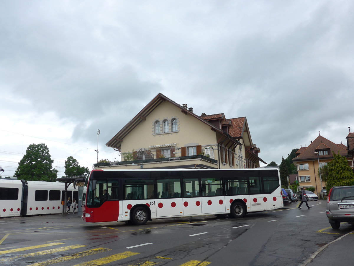 (171'794) - TPF Fribourg - Nr. 17/FR 300'336 - Mercedes am 13. Juni 2016 beim Bahnhof Ch�tel-St-Denis