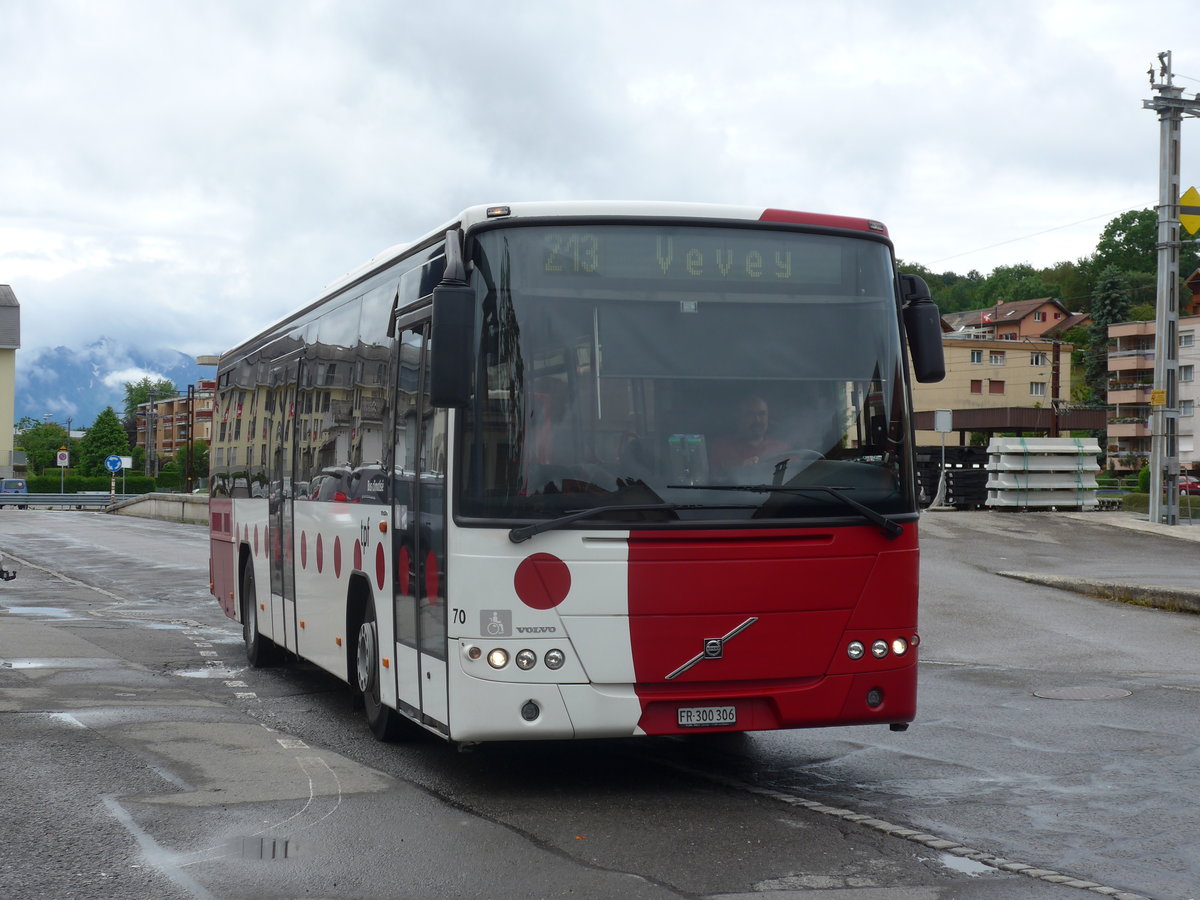 (171'810) - TPF Fribourg - Nr. 70/FR 300'306 - Volvo am 13. Juni 2016 beim Bahnhof Ch�tel-St-Denis (Einsatz VMCV)