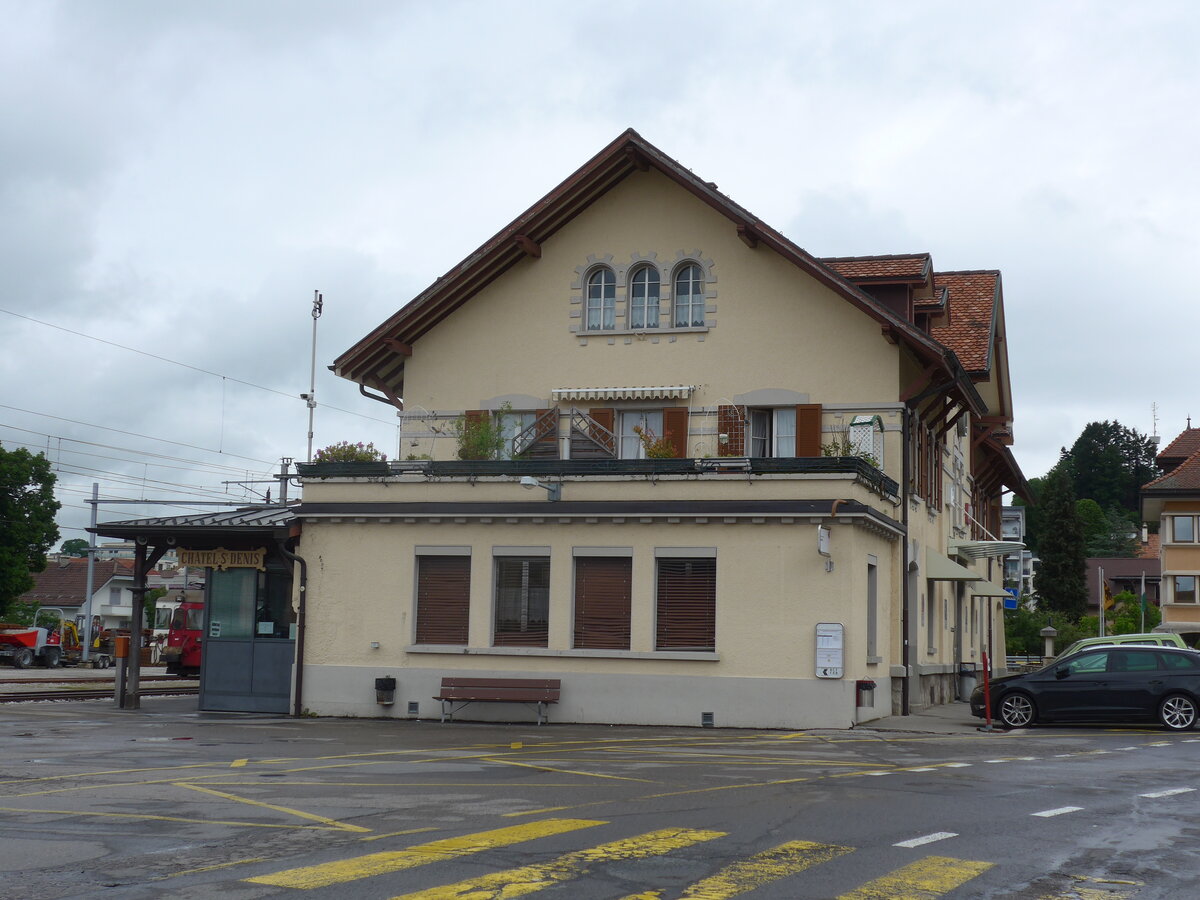 (171'813) - TPF-Haltestelle am 13. Juni 2016 beim Bahnhof Ch�tel-St-Denis