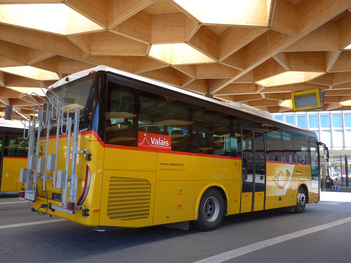 (172'710) - Ev�quoz, Erde - VS 13'423 - Iveco am 3. Juli 2016 beim Bahnhof Sion