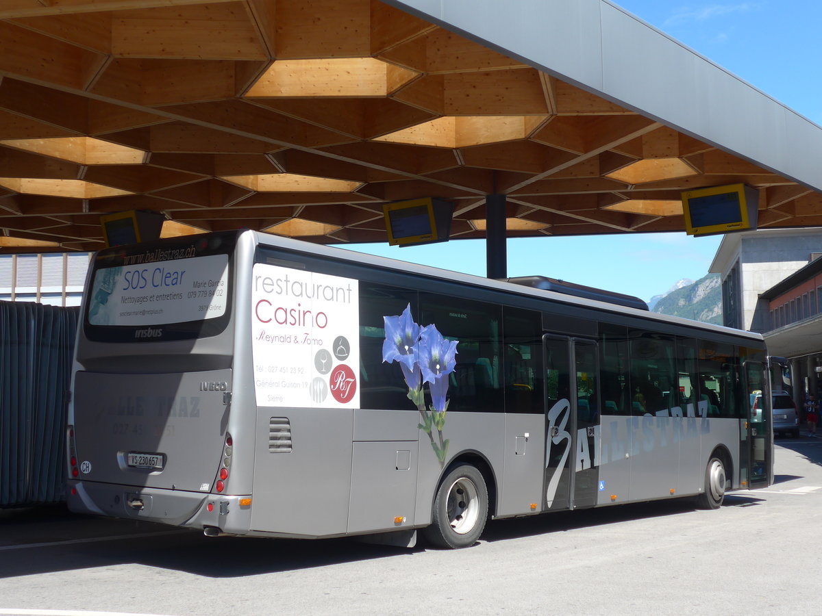 (172'715) - Ballestraz, Gr�ne - VS 230'657 - Irisbus am 3. Juli 2016 beim Bahnhof Sion