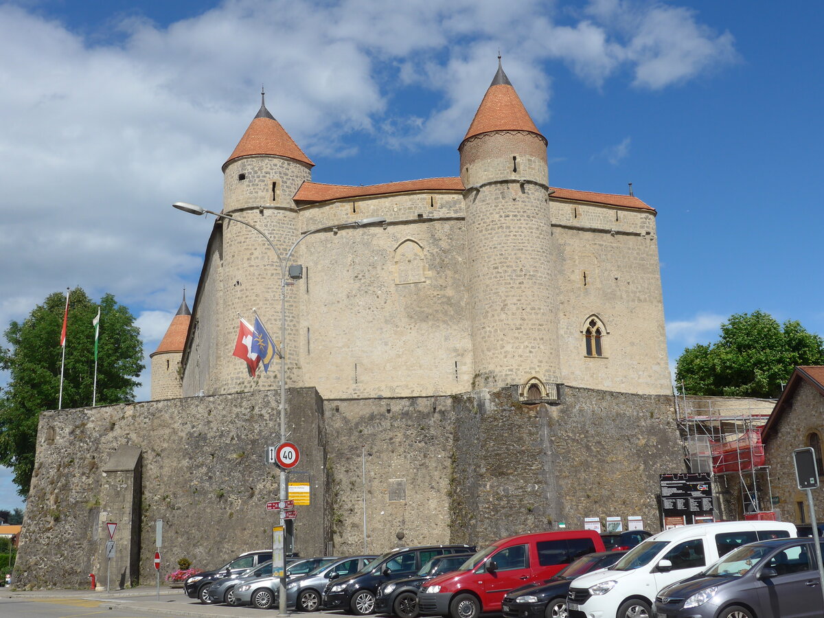 (172'967) - PostAuto-Haltestelle am 13. Juli 2016 in Grandson, Place du Ch�teau