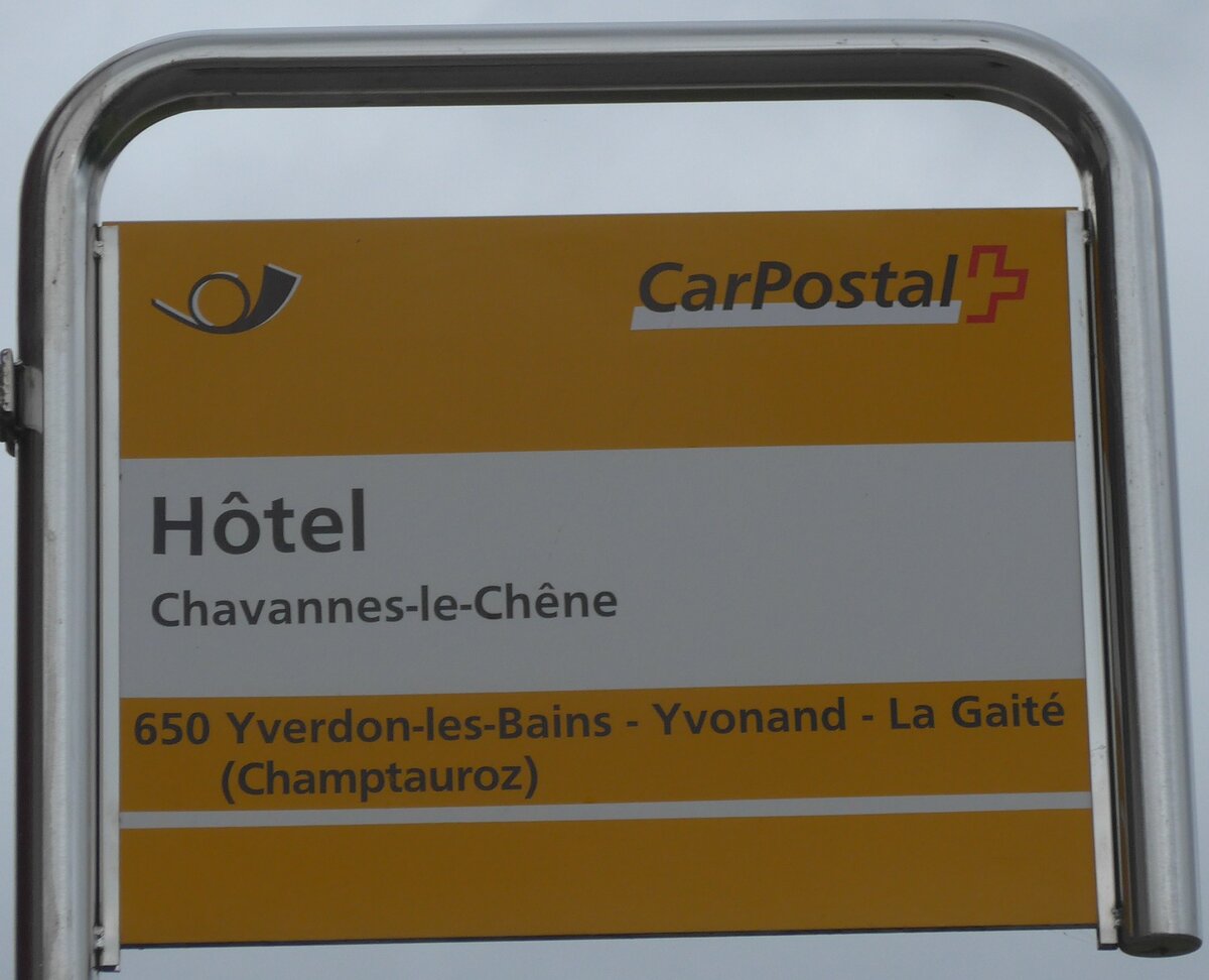 (172'970) - PostAuto-Haltestellenschild - Chavannes-le-Ch�ne, H�tel - am 14. Juli 2016