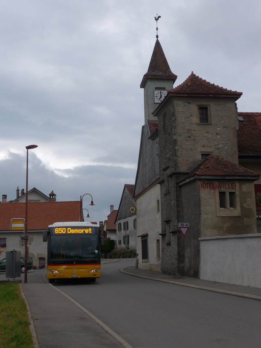 (172'972) - CarPostal Ouest - VD 510'263 - Mercedes am 14. Juli 2016 in Chavannes-le-Ch�ne, H�tel