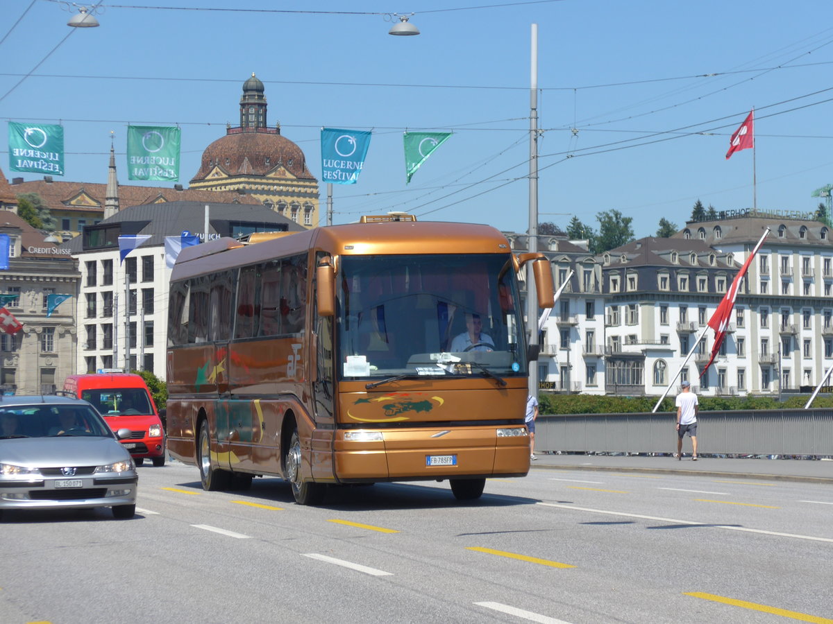 (173'815) - Aus Italien: Forino - FB-783 FP - Volvo/Barbi am 8. August 2016 in Luzern, Bahnhofbr�cke