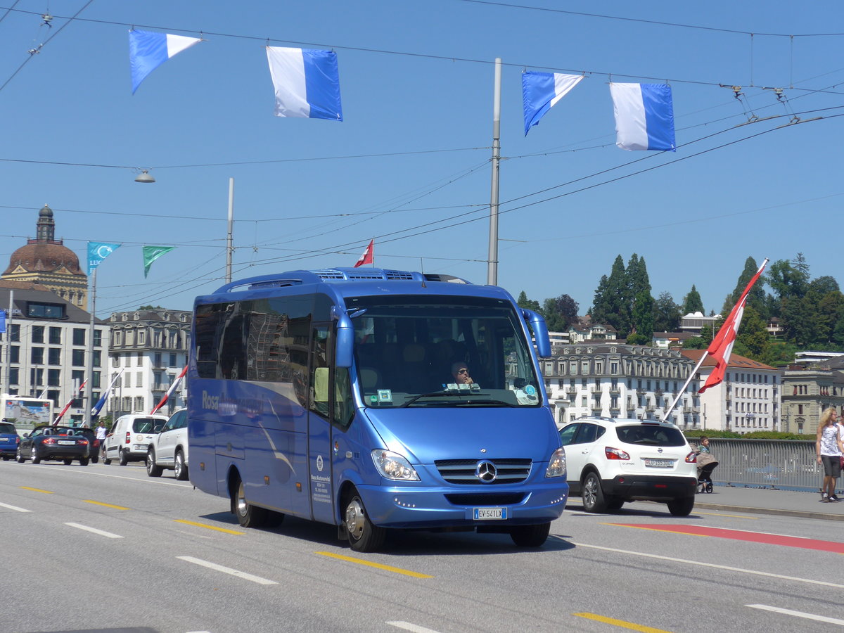(173'851) - Aus Italien: Ros� Autoservizi, Ros� - EV-541 LX - Mercedes am 8. August 2016 in Luzern, Bahnhofbr�cke