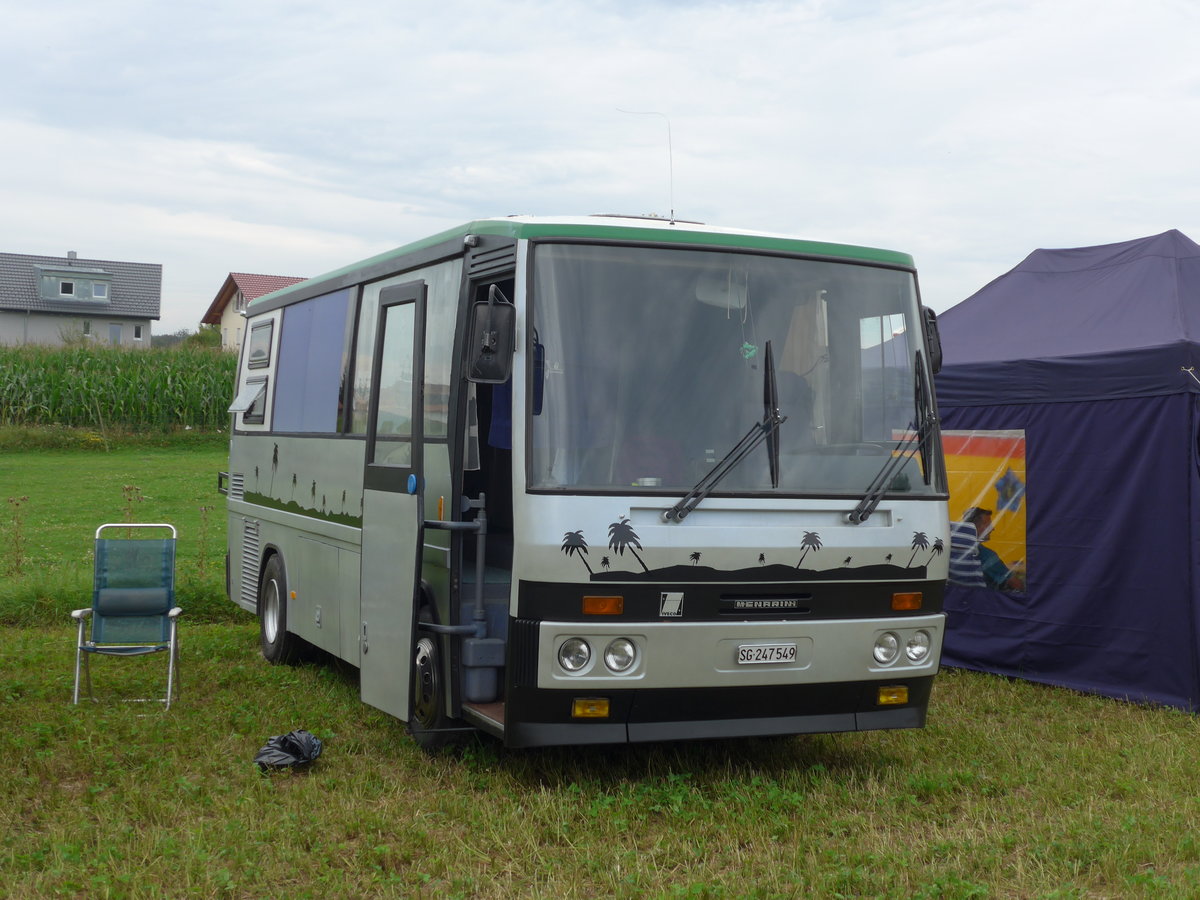 (173'971) - Aus der Schweiz: Schneider, Ermenswil - SG 247'549 - Menarini-Iveco (ex Nr. 5) am 20. August 2016 in B�singen, Bahnhof