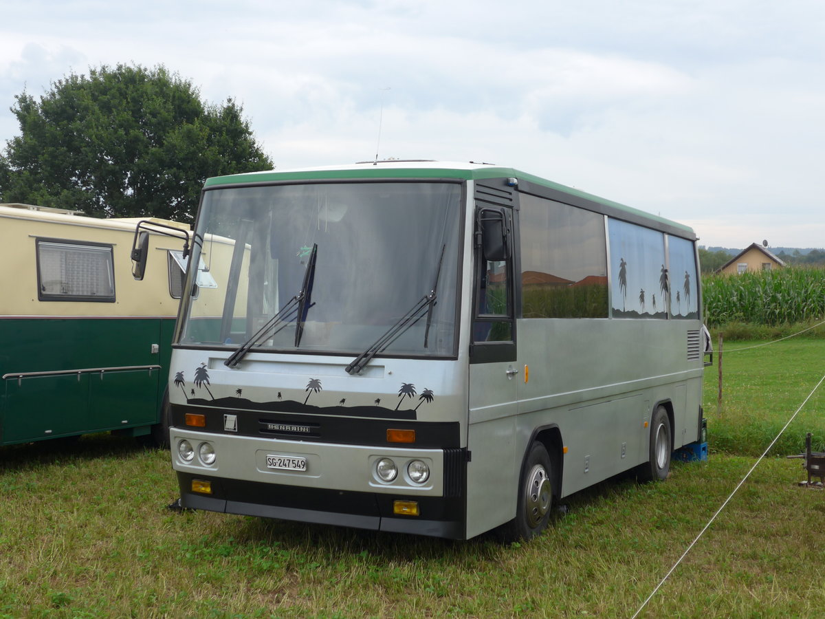 (173'972) - Aus der Schweiz: Schneider, Ermenswil - SG 247'549 - Menarini-Iveco (ex Nr. 5) am 20. August 2016 in B�singen, Bahnhof