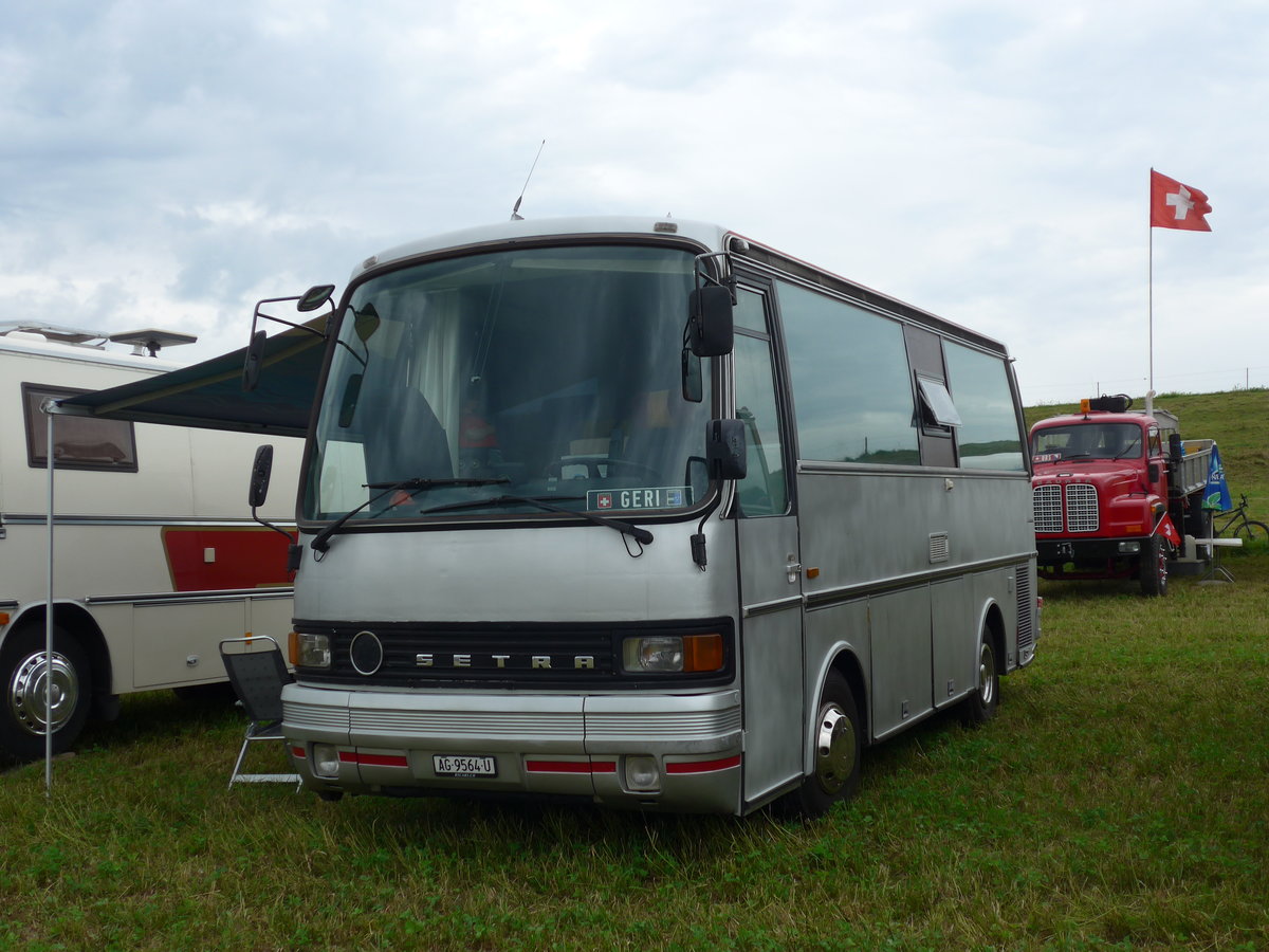 (174'039) - Aus der Schweiz: Leutwyler, D�rren�sch - AG 9564 U - Setra (ex Zihlmann, Z�rich) am 20. August 2016 in B�singen, Bahnhof