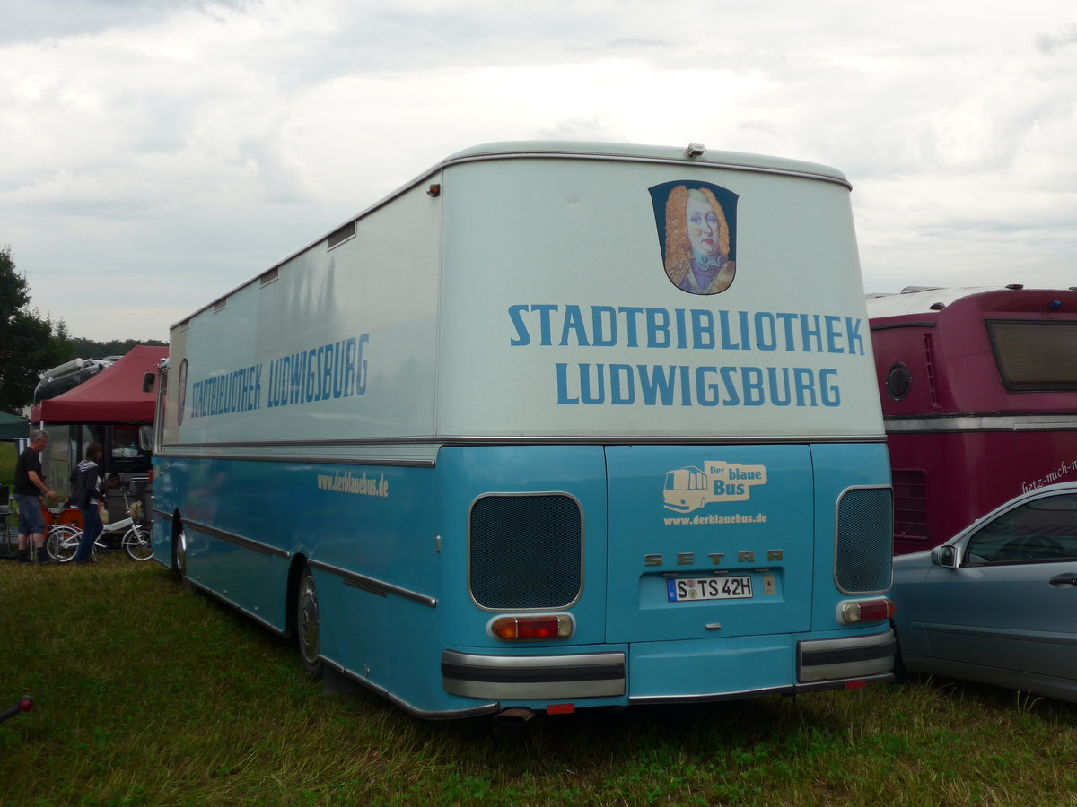 (174'053) - Stadtbibliothek, Ludwigsburg - S-TS 42H - Setra am 20. August 2016 in B�singen, Bahnhof