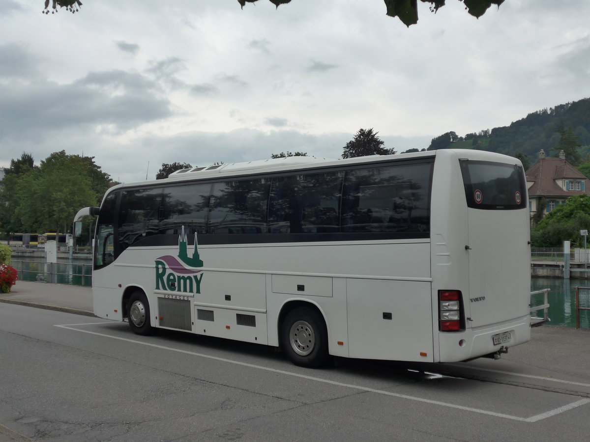(174'108) - Remy, Lausanne - VD 1137 - Volvo am 20. August 2016 bei der Schiffl�ndte Thun