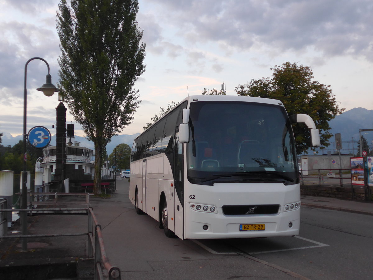 (174'426) - Aus Holland: Visscher, Loenen - Nr. 62/BZ-TR-29 - Volvo am 1. September 2016 bei der Schiffl�ndte Thun
