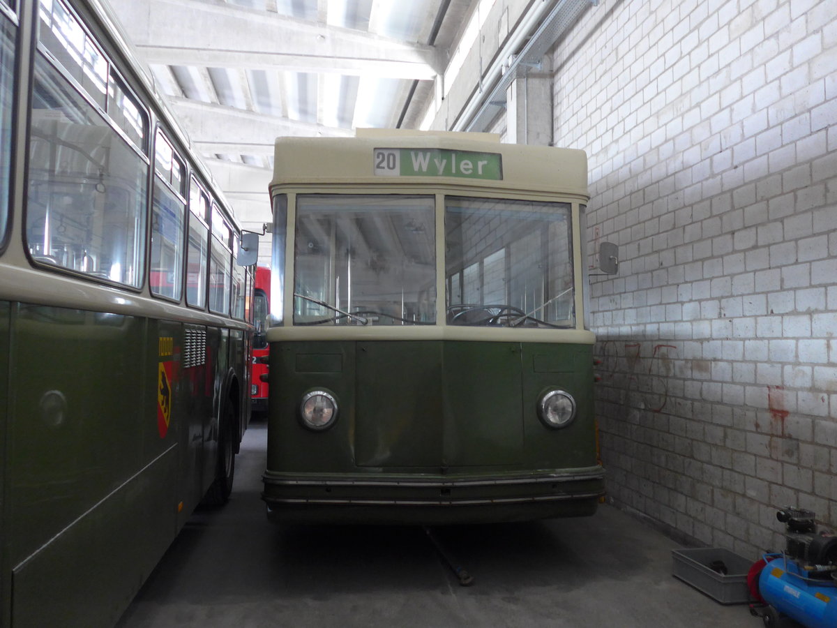 (174'528) - SVB Bern (TVB) - Nr. 13 - FBW/Gangloff Trolleybus (ex TN Neuch�tel Nr. 107; ex TN Neuch�tel Nr. 7; ex SVB Bern Nr. 13) am 4. September 2016 in Aarberg, Halle TVB
