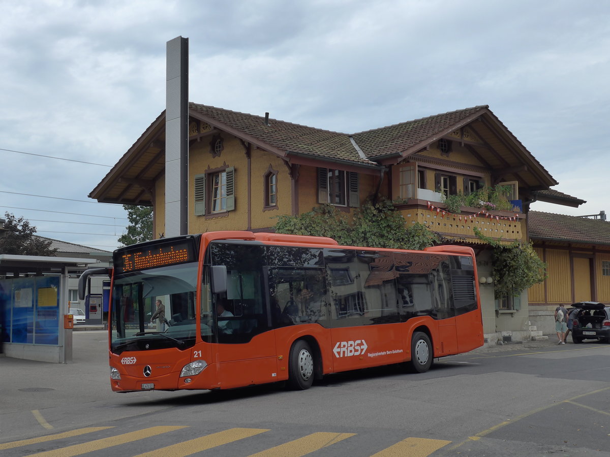 (174'549) - RBS Worblaufen - Nr. 21/BE 476'321 - Mercedes am 4. September 2016 beim Bahnhof M�nchenbuchsee