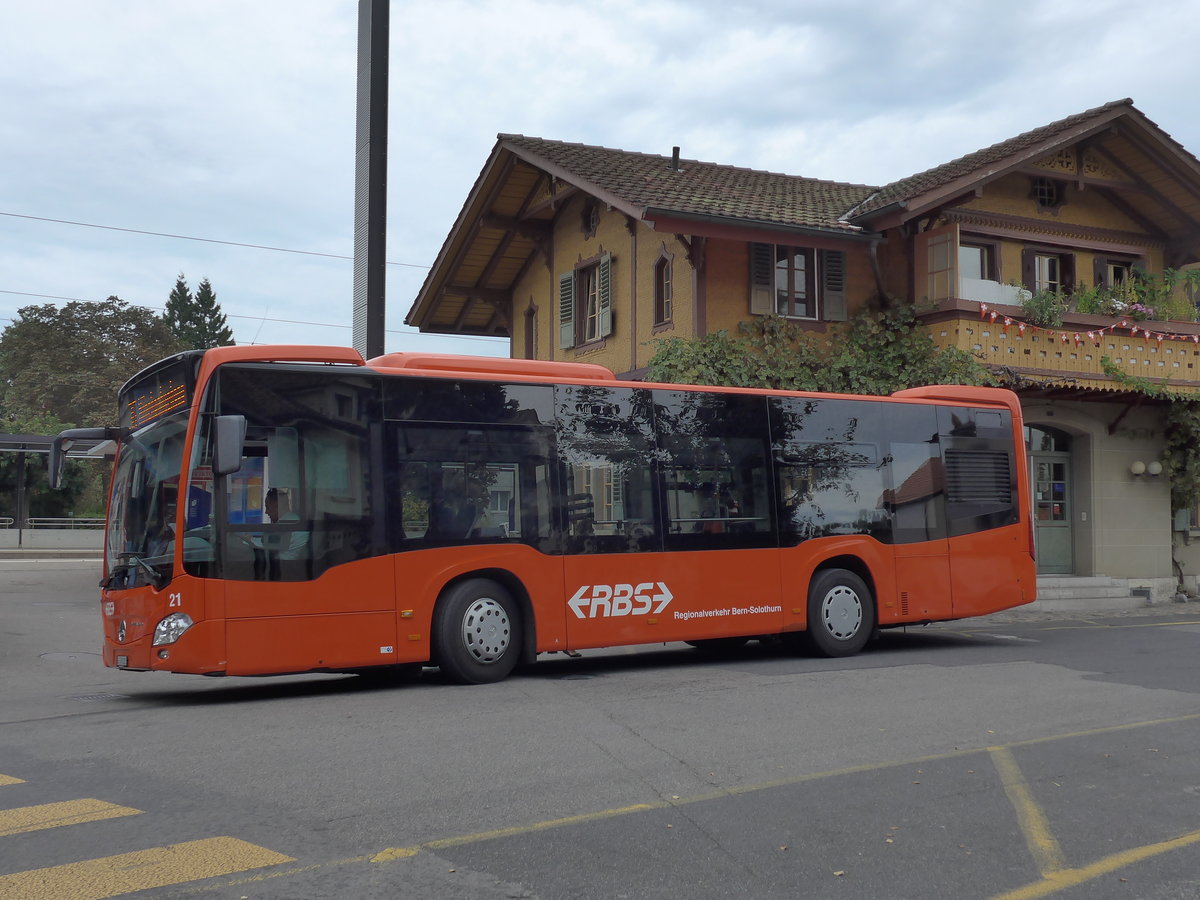 (174'550) - RBS Worblaufen - Nr. 21/BE 476'321 - Mercedes am 4. September 2016 beim Bahnhof M�nchenbuchsee