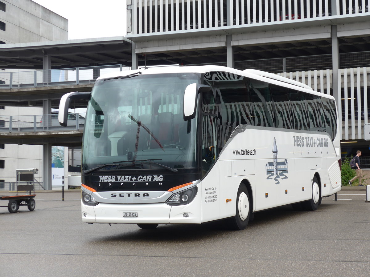 (174'584) - Hess K., Luzern - Nr. 51/LU 15'227 - Setra am 5. September 2016 in Z�rich, Flughafen