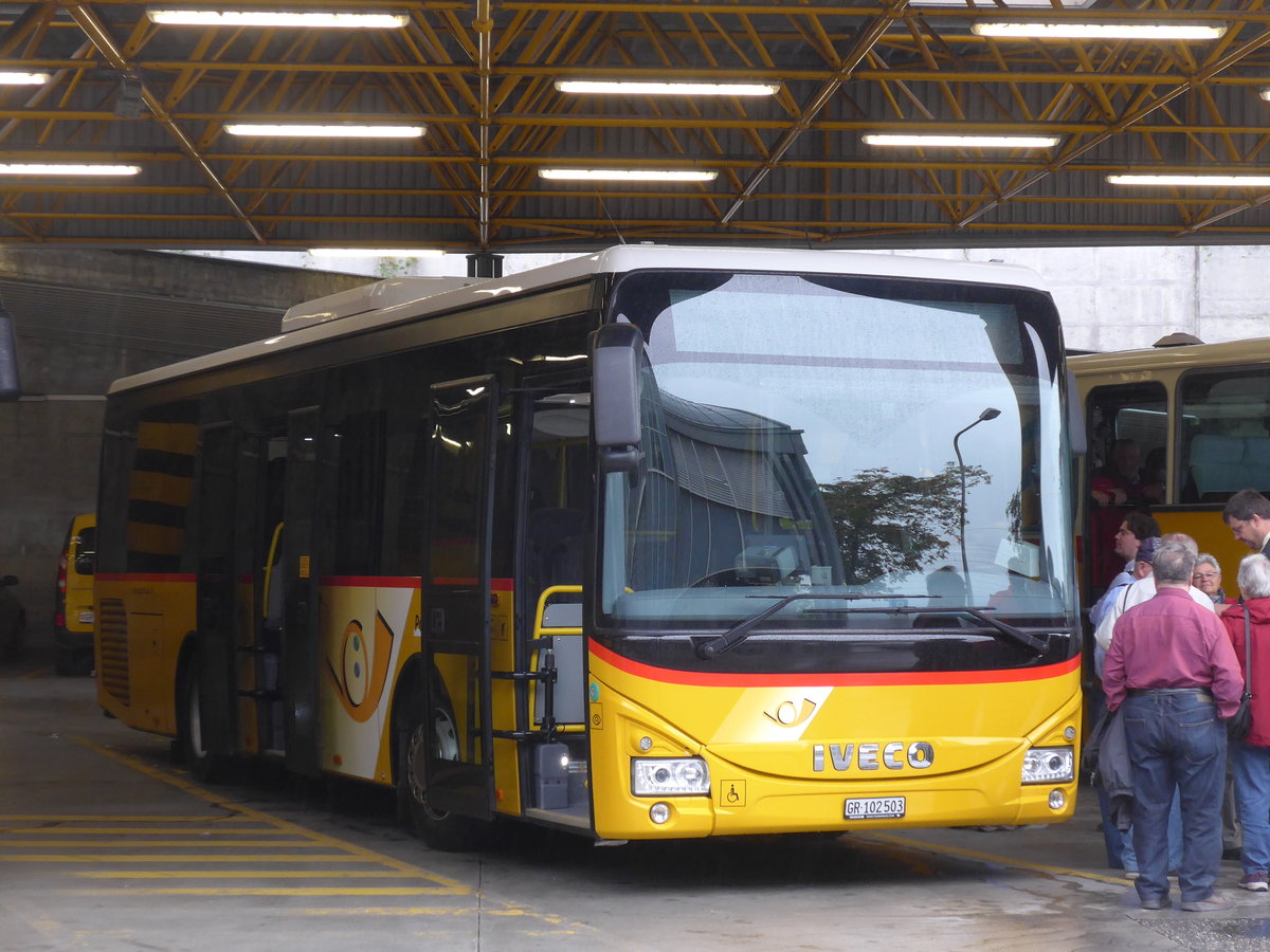 (174'944) - PostAuto Graub�nden - GR 102'503 - Iveco am 18. September 2016 in Thusis, Postautostation