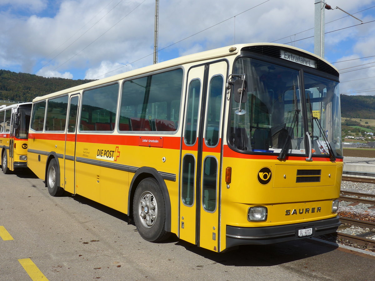 (175'382) - Schmid, Glarus - GL 4012 - Saurer/T�scher (ex Mosimann, Aesch; ex Erne, Full; ex P 24'257) am 2. Oktober 2016 beim Bahnhof Glovelier