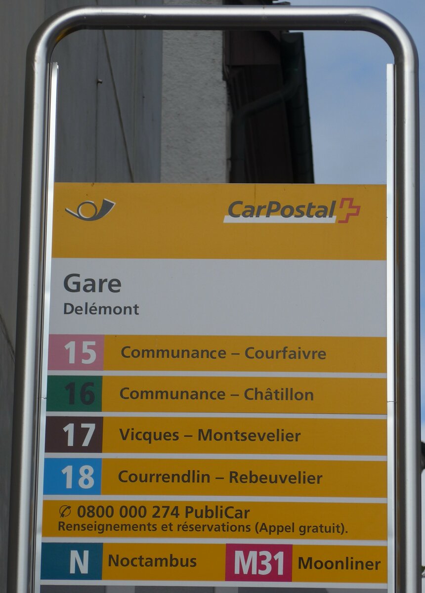 (175'494) - PostAuto-Haltestellenschild - Del�mont, Gare - am 7. Oktober 2016