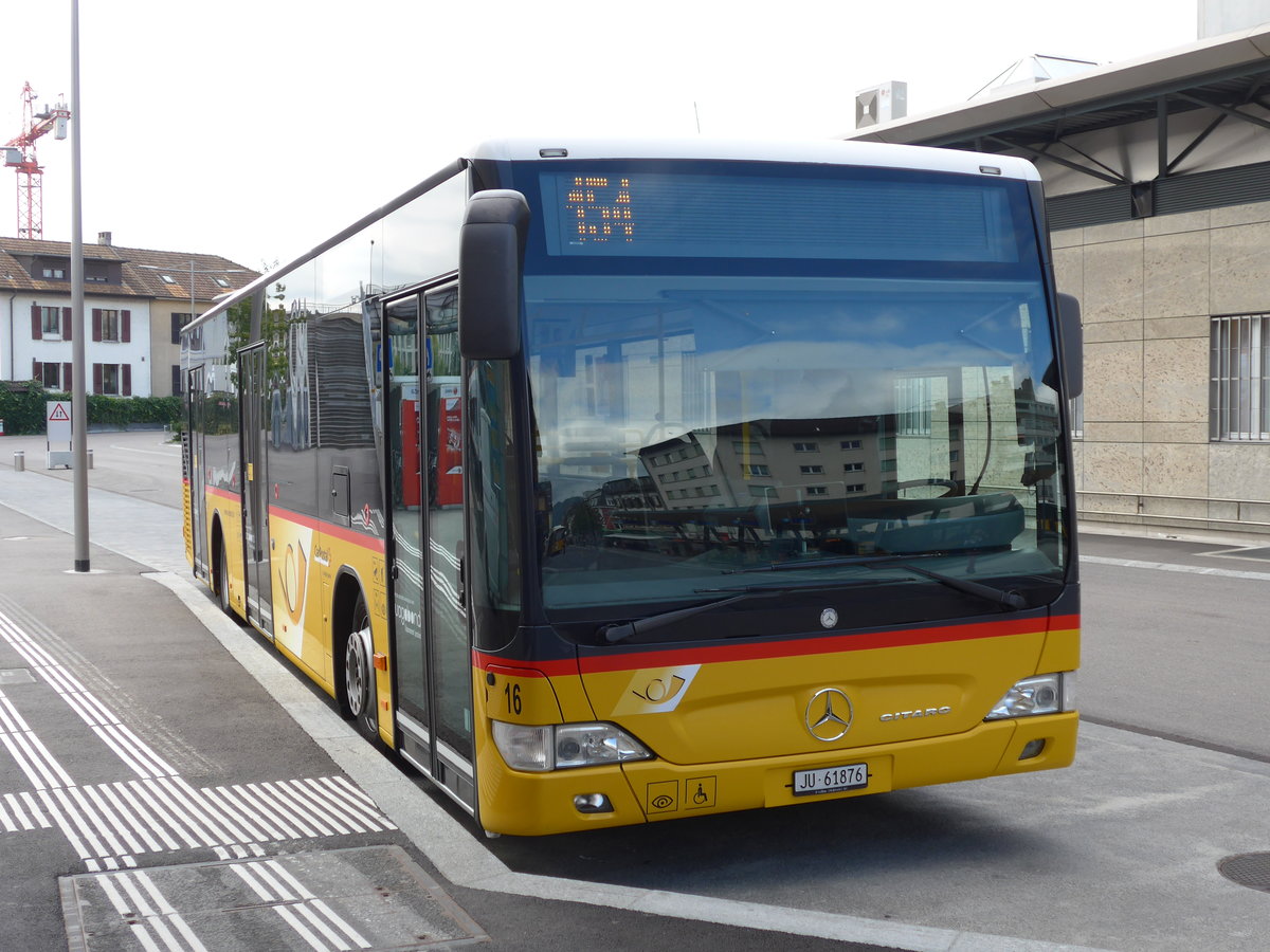 (175'518) - CarPostal Ouest - Nr. 16/JU 61'876 - Mercedes am 7. Oktober 2016 beim Bahnhof Del�mont