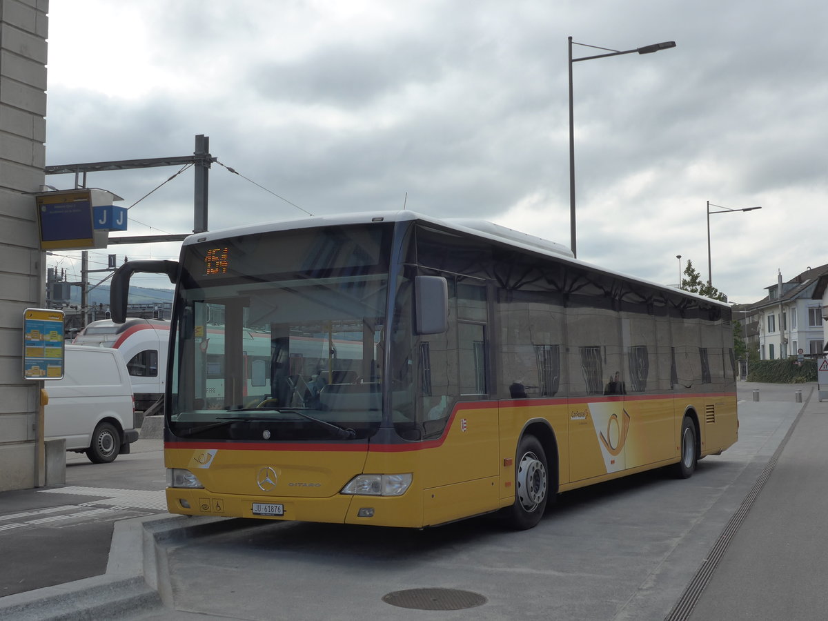 (175'519) - CarPostal Ouest - Nr. 16/JU 61'876 - Mercedes am 7. Oktober 2016 beim Bahnhof Del�mont