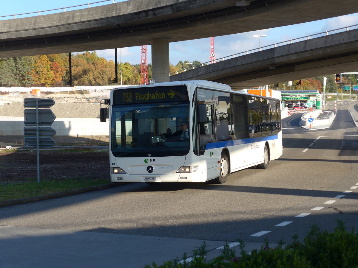 (175'691) - Maag, Kloten - Nr. 24/ZH 556'224 - Mercedes am 15. Oktober 2016 in Z�rich, Flughafen