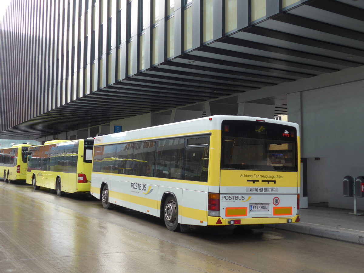 (175'729) - PostBus - PT 58'000 - Lanz+Marti/Hess Personenanh�nger am 18. Oktober 2016 beim Bahnhof Innsbruck