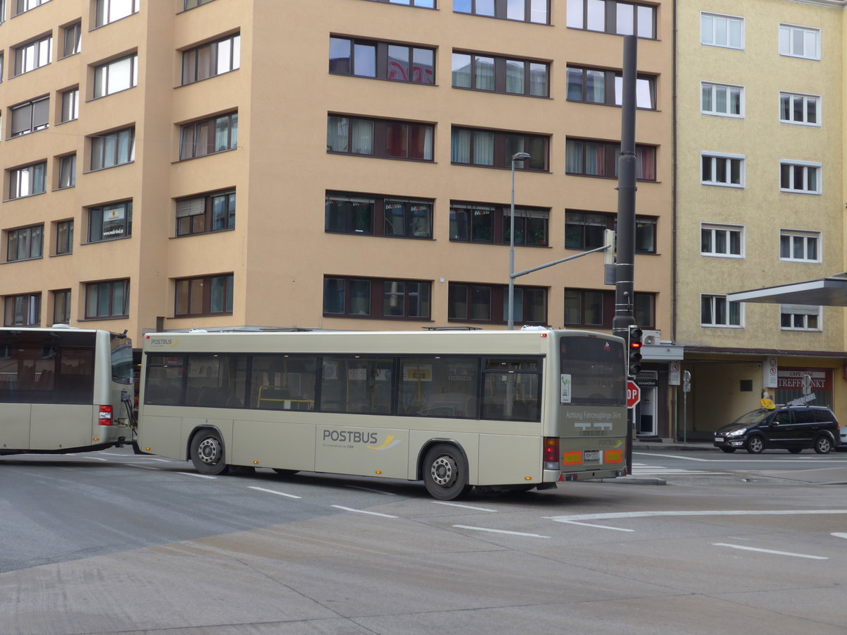 (175'827) - PostBus - BD 13'202 - Lanz+Marti/Hess Personenanh�nger am 18. Oktober 2016 beim Bahnhof Innsbruck
