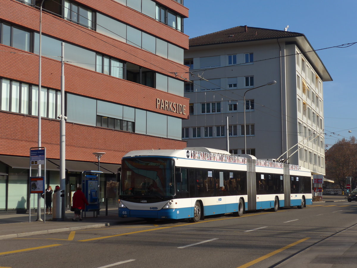 (176'926) - VBZ Z�rich - Nr. 65 - Hess/Hess Doppelgelenktrolleybus am 6. Dezember 2016 in Schlieren, Zentrum/Bahnhof