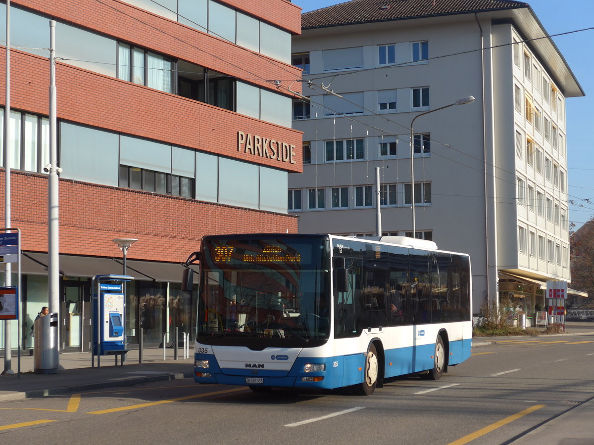 (176'932) - VBZ Z�rich - Nr. 335/ZH 525'335 - MAN/G�ppel am 6. Dezember 2016 in Schlieren, Zentrum/Bahnhof
