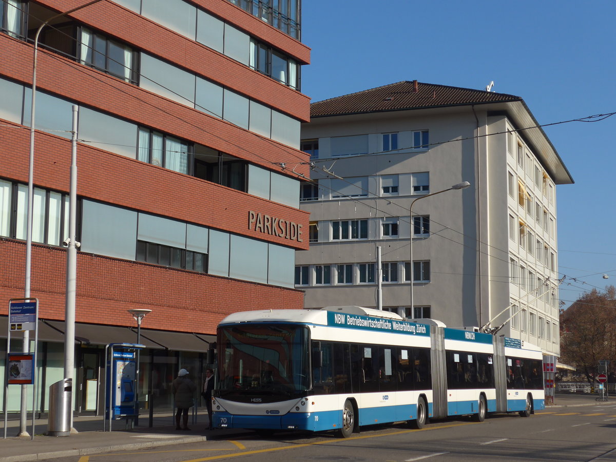 (176'949) - VBZ Z�rich - Nr. 70 - Hess/Hess Doppelgelenktrolleybus am 6. Dezember 2016 in Schlieren, Zentrum/Bahnhof