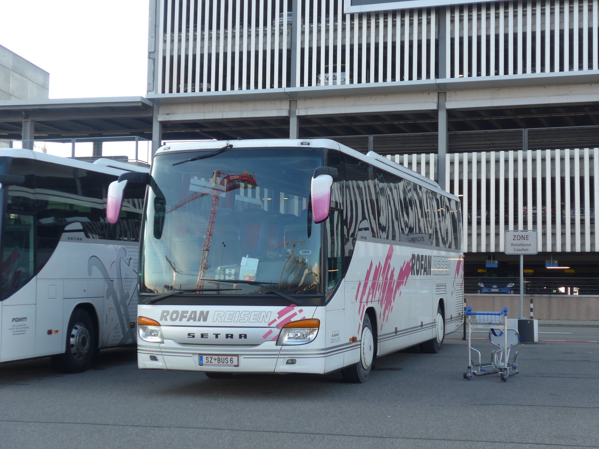 (176'963) - Aus Oesterreich: Albrecht, Maurach - SZ BUS 6 - Setra am 6. Dezember 2016 in Z�rich, Flughafen
