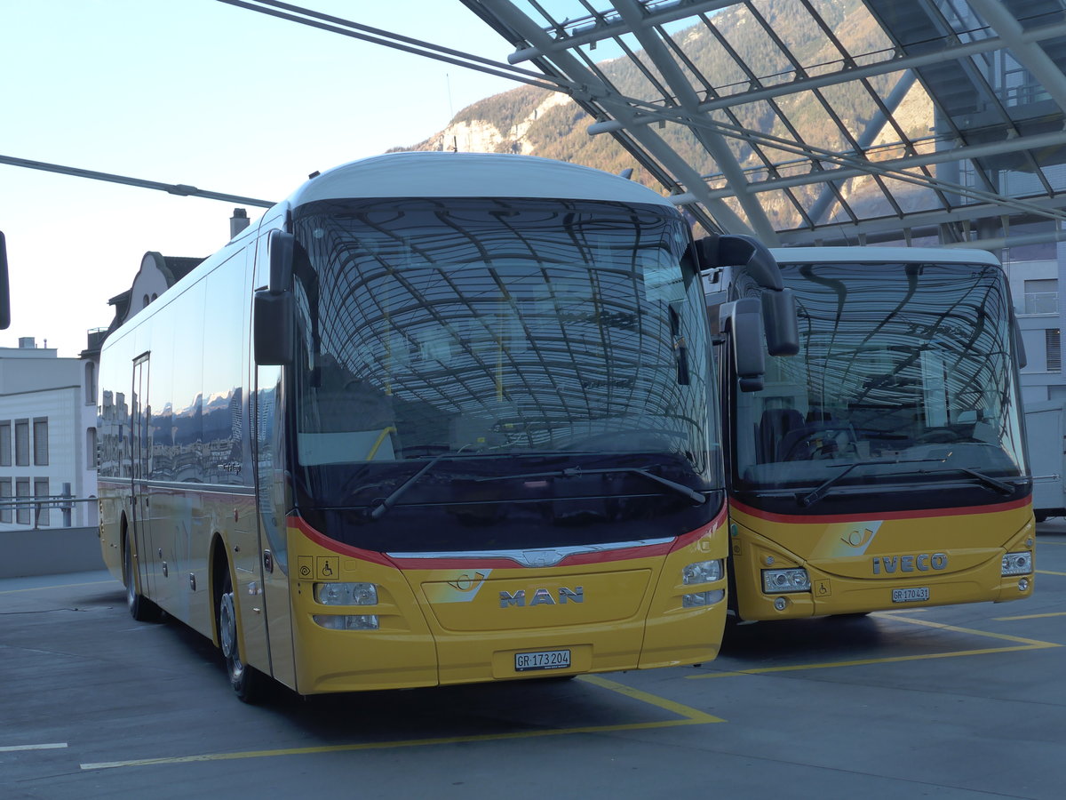 (177'051) - PostAuto Graub�nden - GR 173'204 - MAN am 10. Dezember 2016 in Chur, Postautostation