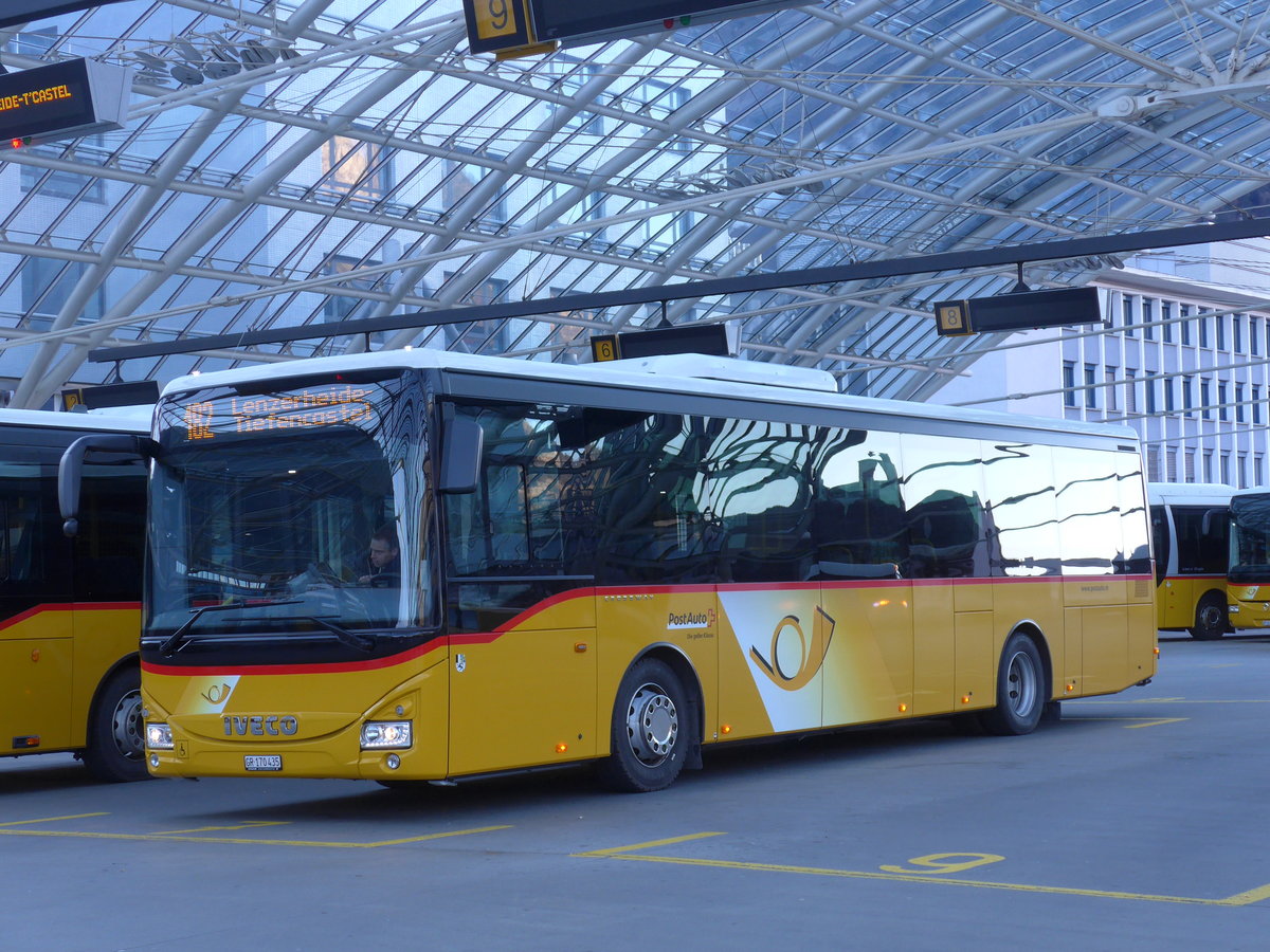 (177'060) - PostAuto Graub�nden - GR 170'435 - Iveco am 10. Dezember 2016 in Chur, Postautostation
