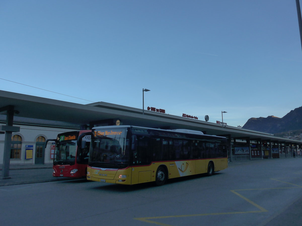 (177'069) - D�nser, Trimmis - GR 95'435 - MAN am 10. Dezember 2016 beim Bahnhof Chur