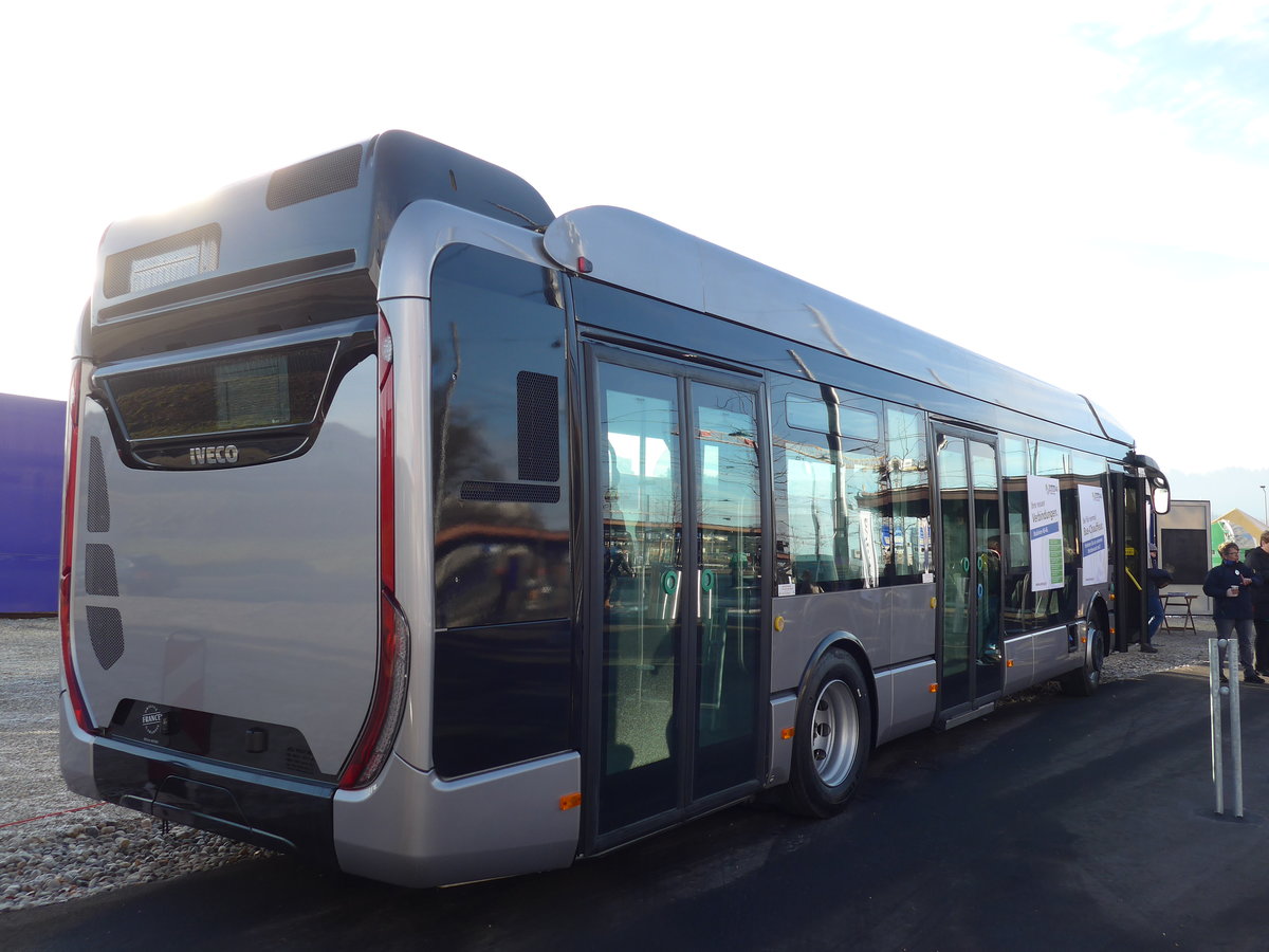 (177'148) - AAGR Rothenburg - Iveco am 11. Dezember 2016 beim Bahnhof Emmenbr�cke S�d
