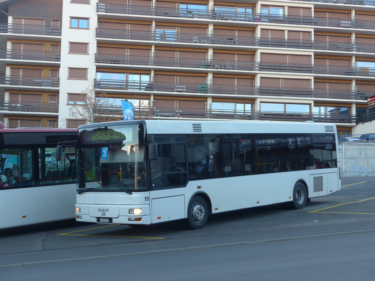 (177'248) - Lathion, Sion - Nr. 19/VS 197'617 - MAN/G�ppel (ex Fr�hlich, Z�rich Nr. 54) am 18. Dezember 2016 in Haute-Nendaz, T�l�cabine