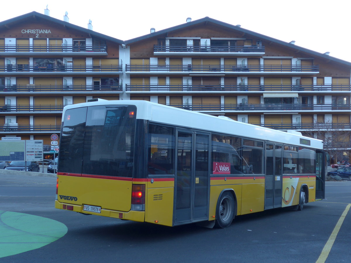 (177'260) - Lathion, Sion - Nr. 13/VS 19'078 - Volvo/Hess (ex Voegtlin-Meyer, Brugg Nr. 90) am 18. Dezember 2016 in Haute-Nendaz, T�l�cabine
