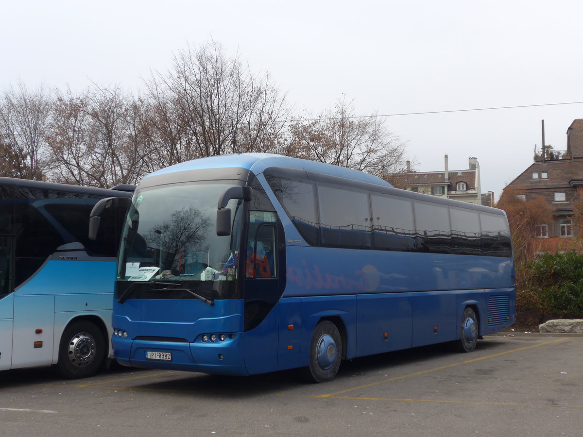 (177'326) - Aus Griechenland: ??? - IPI-8982 - Neoplan am 24. Dezember 2016 in Z�rich, Sihlquai